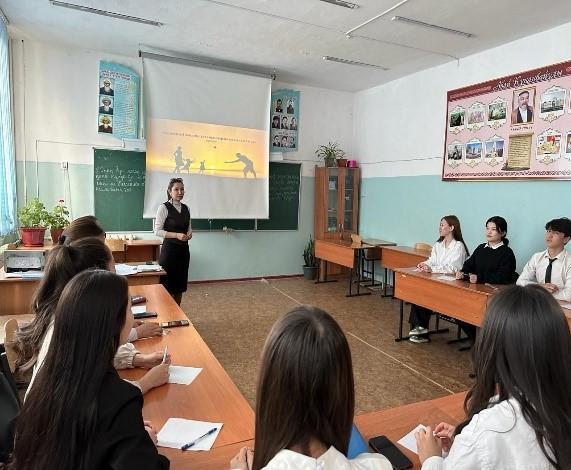 "Мен   құқығымды  білемін  бе?"  /«Что я знаю о праве» тренинг