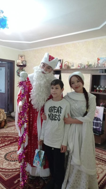 Жаңа  жылдық   мерекемен   үйде   оқытылатын  оқушыларды    құттықтау.