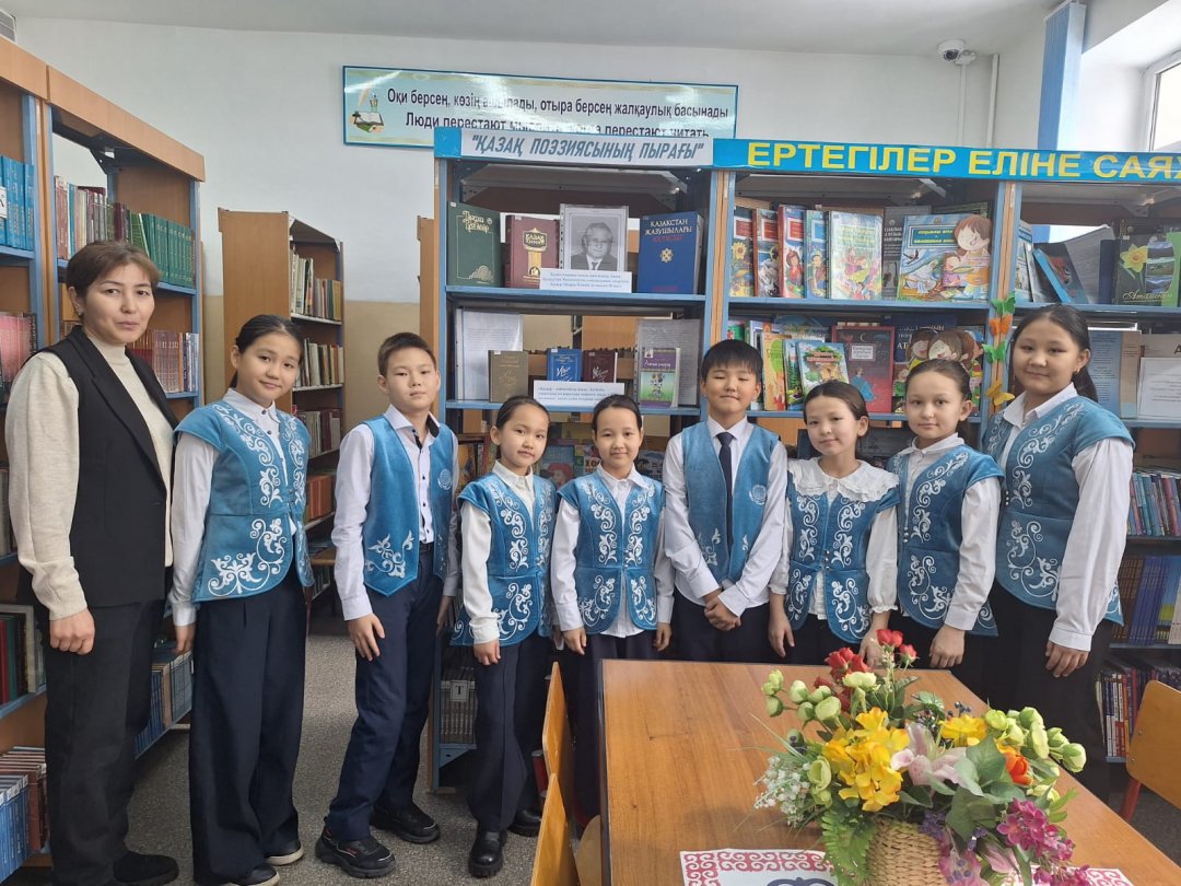 "Қадыр   Мырзалиев  туғанына 90  жыл"   кітап  көрмесі