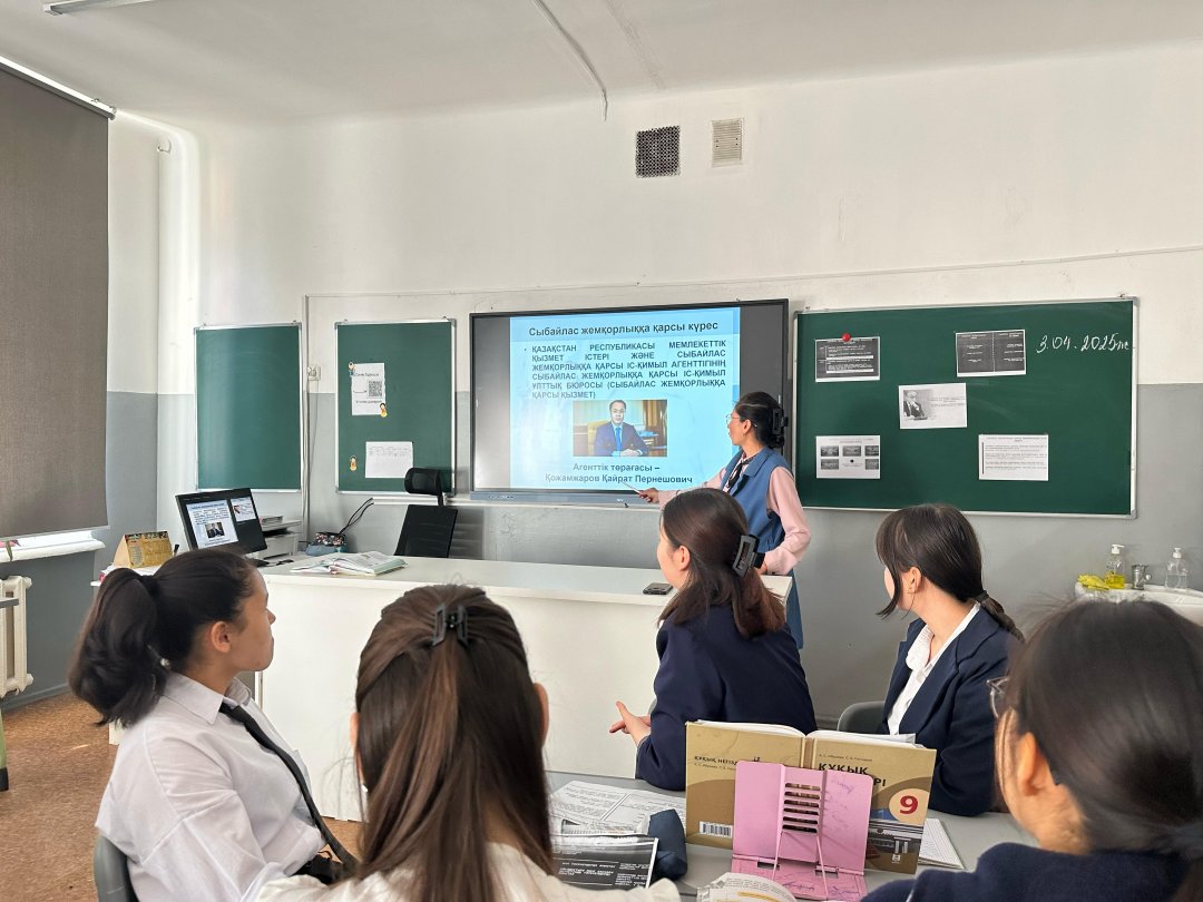 "Мемлекеттік қызмет — елдің мүддесіне адал еңбек"   Адал  Ұрпақ  дөңгелек  үстел