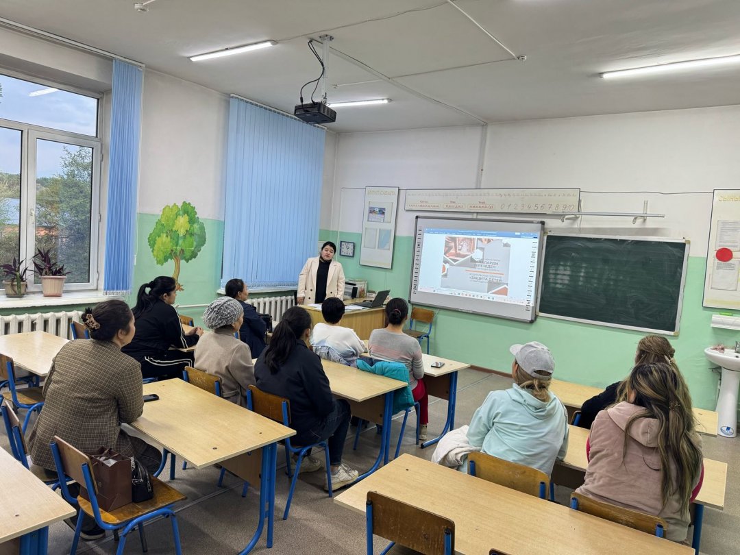 "Қауіпсіз  терезе" "Судағы  қауіпсіздік  ережелері"  ата-аналар   жиналысы