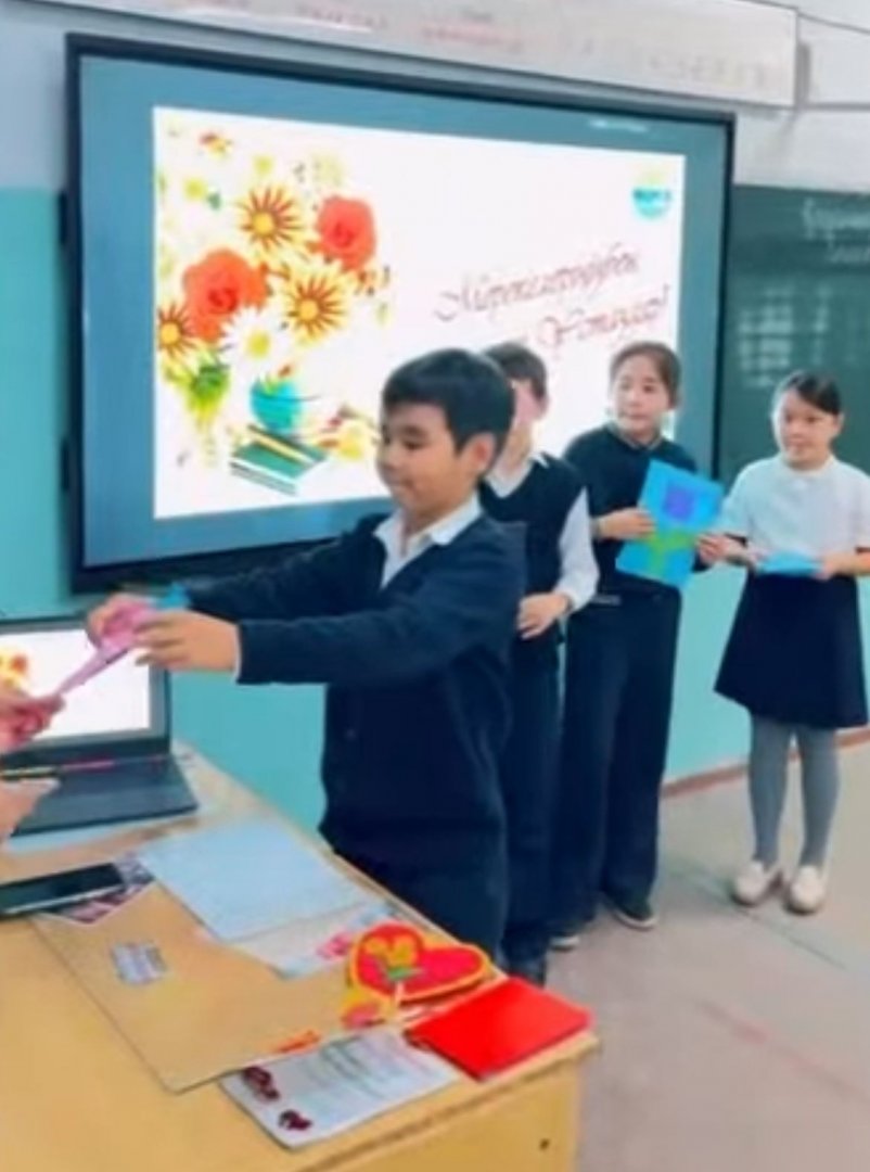 Ұстаздар күніне арналған құттықтау ашықхаттар байқауы