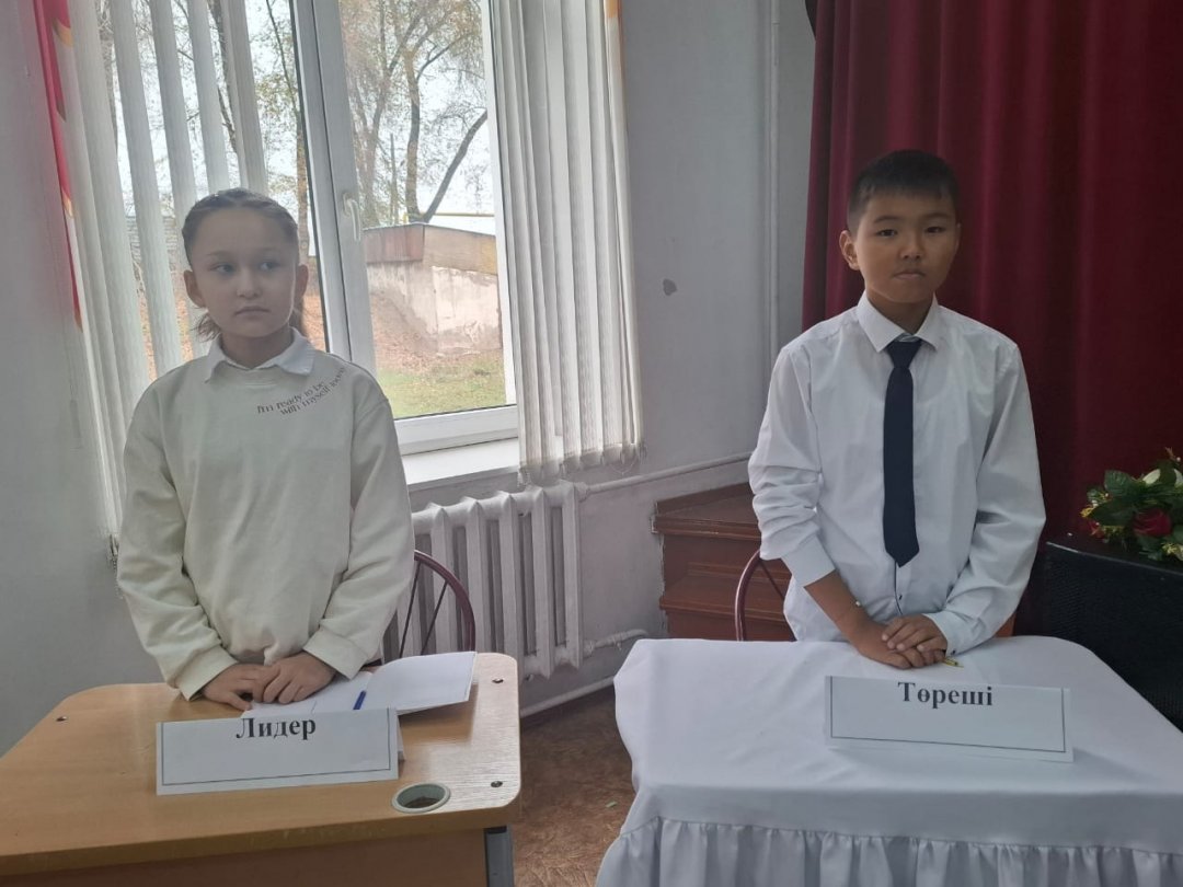 "Интернетті білім алуда пайдалану: пайдасы мен қауіпі" тақырыбында дебат