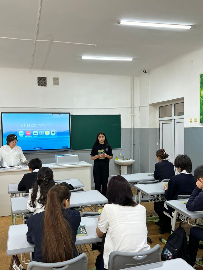 UIB College колледжінің өкілдері келіп, кәсіби бағдар беру жұмыстарын жүргізді.
